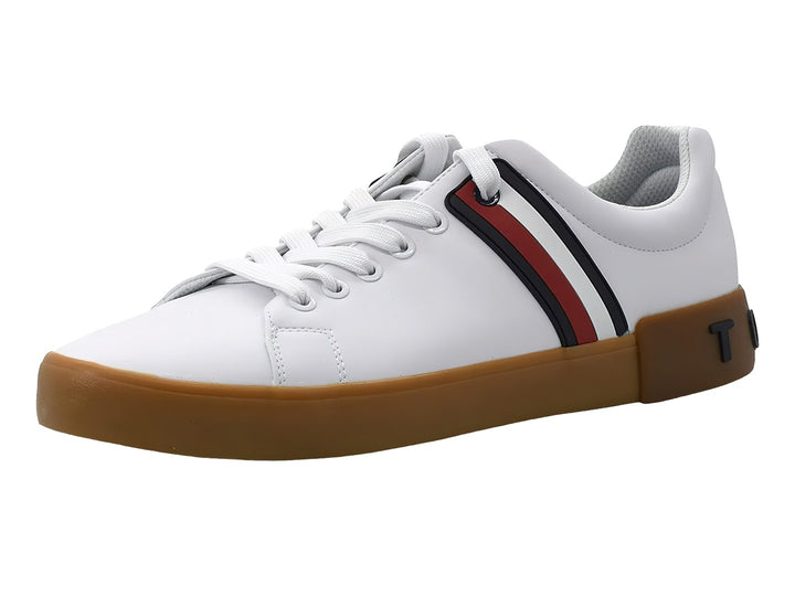 Tenis Tommy Hilfiger color blanco con suela marrón y franjas decorativas en azul y rojo en el lateral.