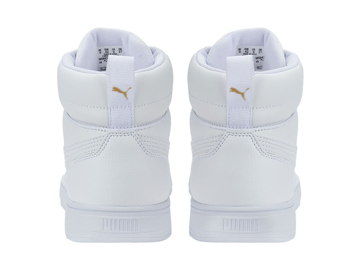 Tenis PUMA Caven Mid de color blanco total, estilo bota media con agujetas y suela blanca.