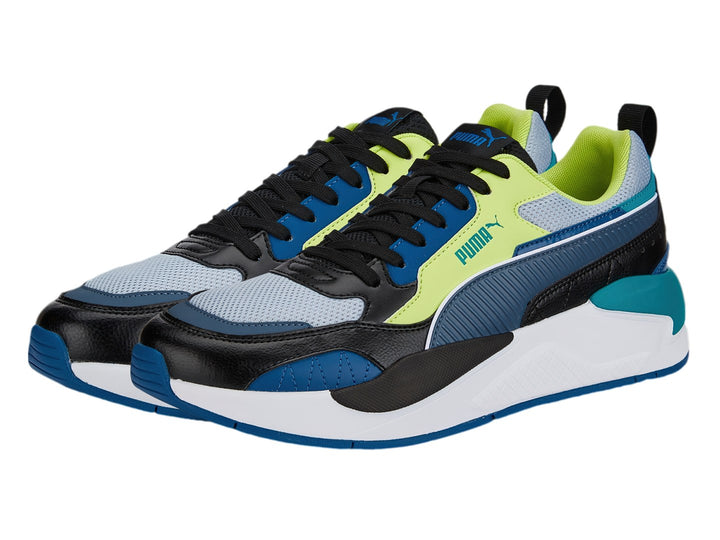 Tenis PUMA X-RAY 2 SQUARE multicolor en negro, lima, azul y blanco con suela gruesa.