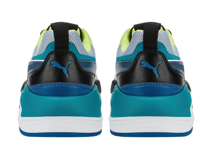 Tenis PUMA X-RAY 2 SQUARE multicolor en negro, lima, azul y blanco con suela gruesa.