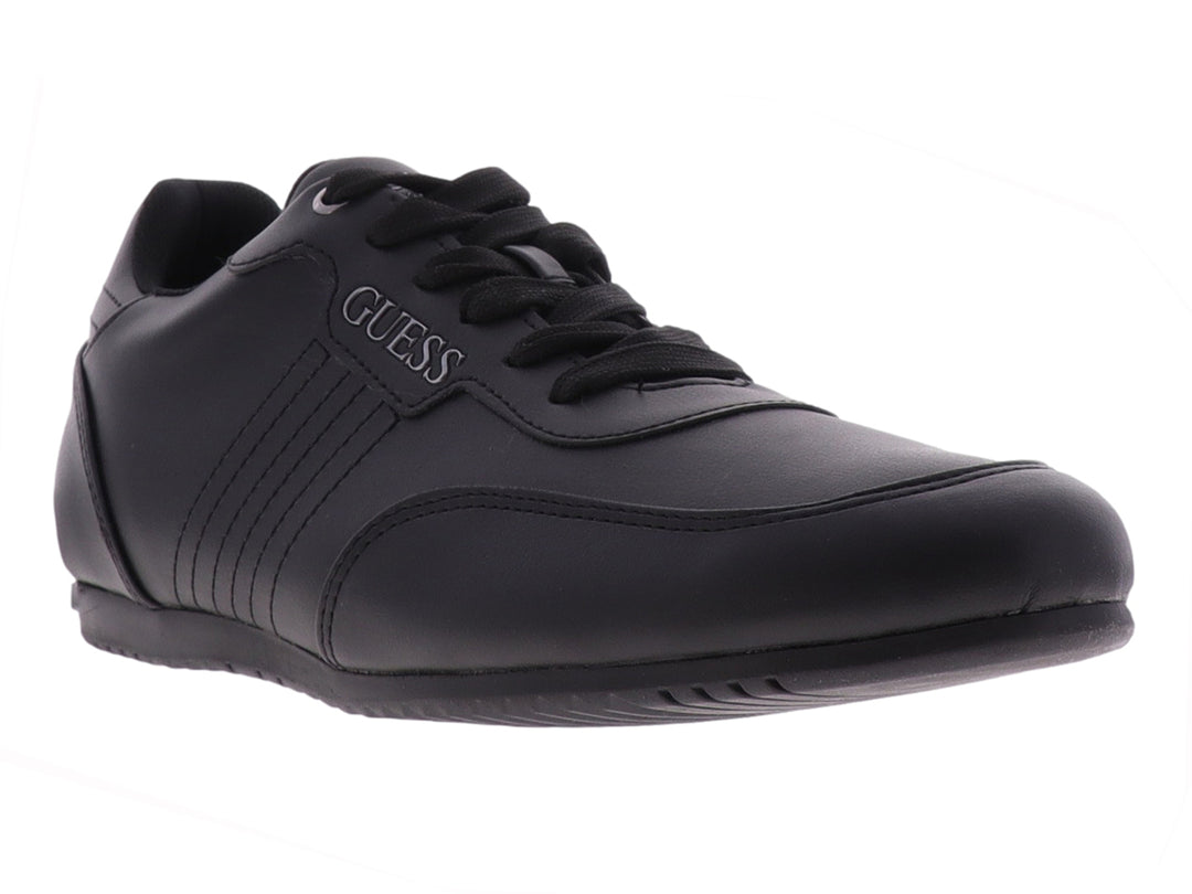 Tenis Guess color negro con agujetas y suela a juego, diseño casual y minimalista.