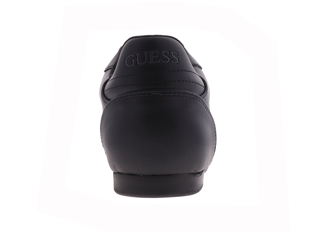 Tenis Guess color negro con agujetas y suela a juego, diseño casual y minimalista.