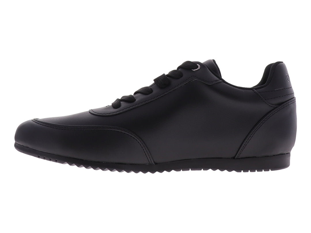 Tenis Guess color negro con agujetas y suela a juego, diseño casual y minimalista.
