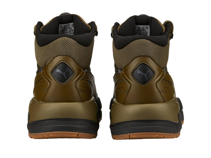 Tenis PUMA X-Ray Speed Mid WTR en color oliva y negro, diseño de bota media con suela robusta.