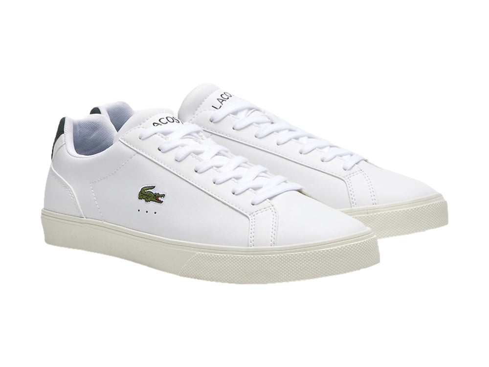 Tenis Lacoste Lerond Pro de cuero blanco con detalle verde en el talón y logotipo del cocodrilo lateral.
