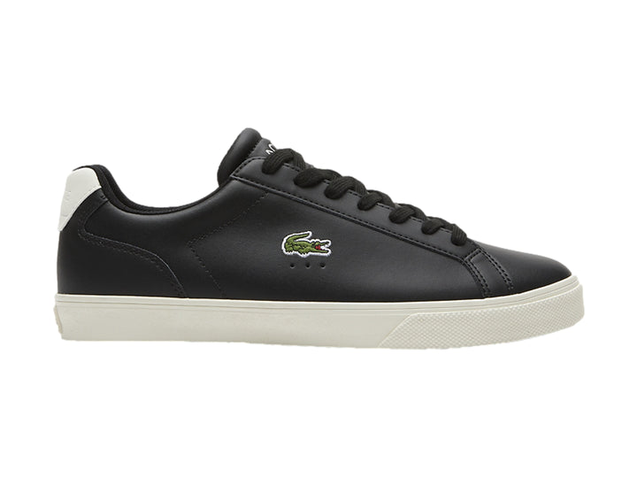 Tenis Lacoste Lerond Pro color negro con suela blanca y logotipo lateral.