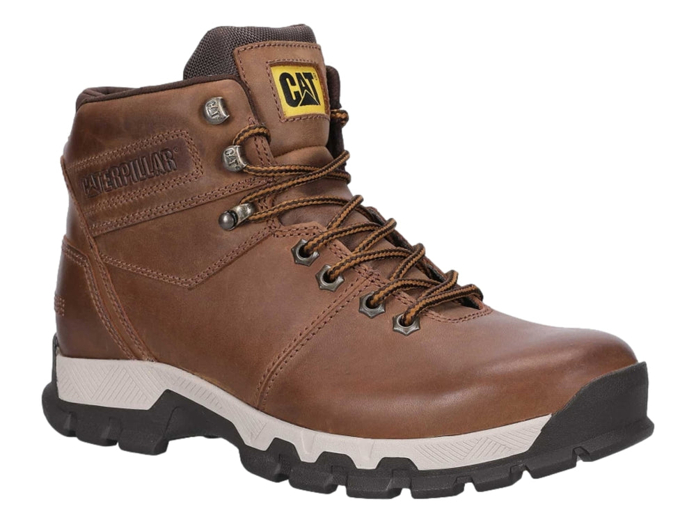 Bota de excursionismo Caterpillar color marrón con suela robusta en beige y negro.