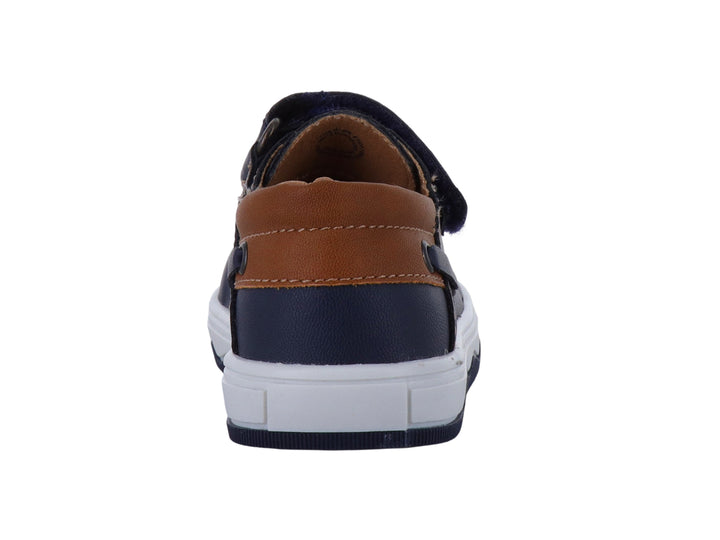 Zapato casual para niño marca Teen Bambino en color azul marino con detalles camel y suela blanca.