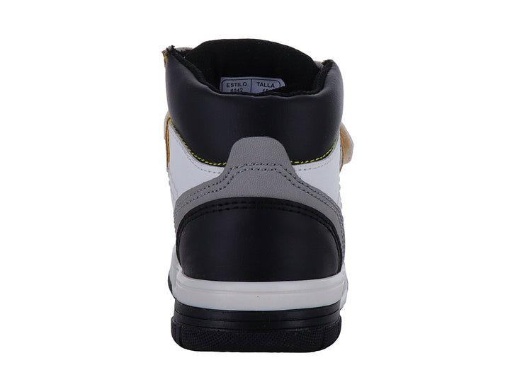 Tenis infantiles estilo botín en colores blanco, negro, gris y amarillo con cierre de velcro y agujetas.