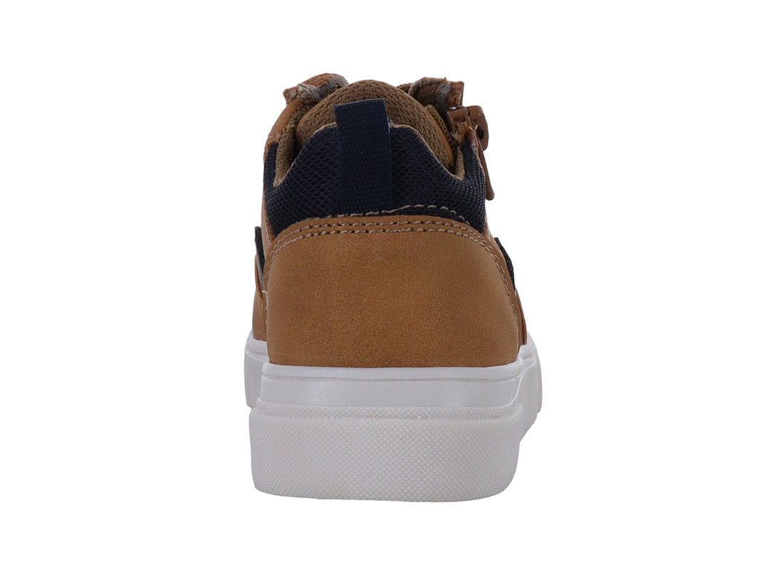 Tenis infantiles color camel con detalles en azul marino, agujetas y cierre lateral sobre suela blanca.