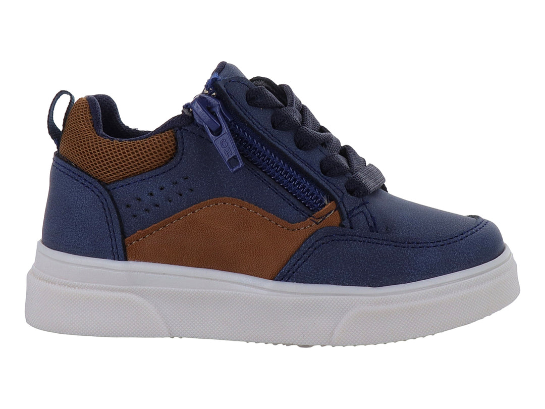 Tenis infantiles color azul marino con detalles en café y suela blanca, con cordones y cierre lateral.