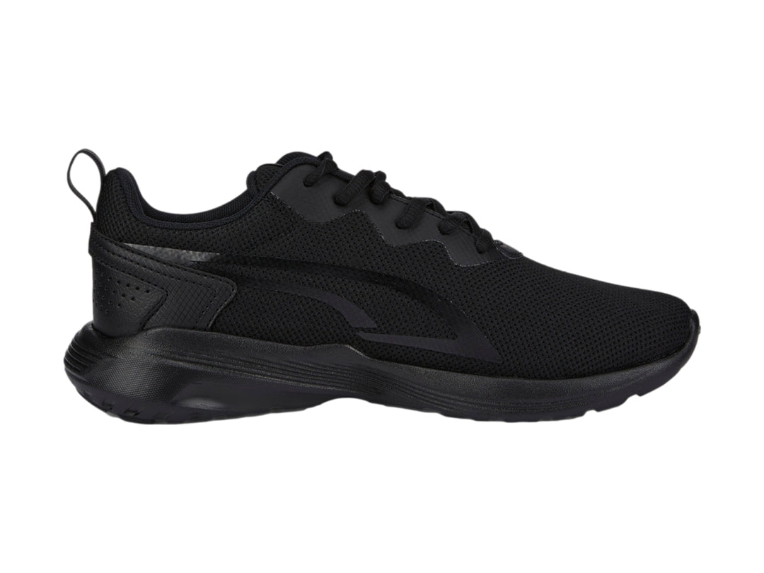 Tenis deportivos PUMA All Day Active JR en color negro total para niño.