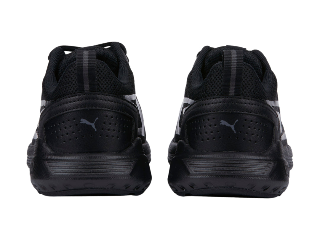 Tenis deportivos PUMA All Day Active JR en color negro total para niño.