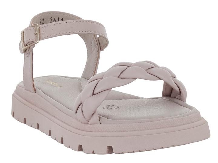 Sandalia beige para niña con tira trenzada frontal, correa al tobillo con hebilla y suela de plataforma dentada.