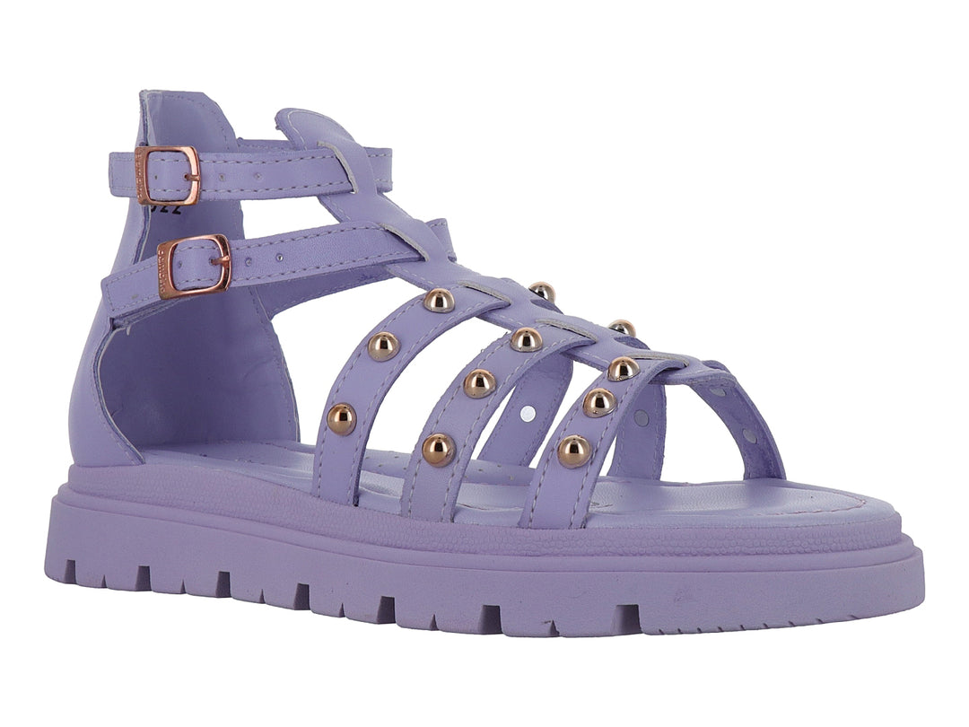 Sandalia color lavanda con plataforma, correas con estoperoles dorados y hebillas ajustables.