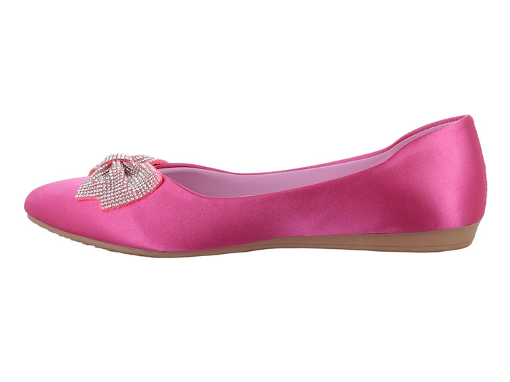Zapato plano color fiusha con moño decorativo de brillantes en la punta.
