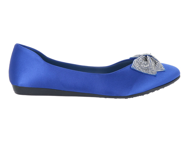 Zapato plano color azul rey con un moño brillante en la punta.