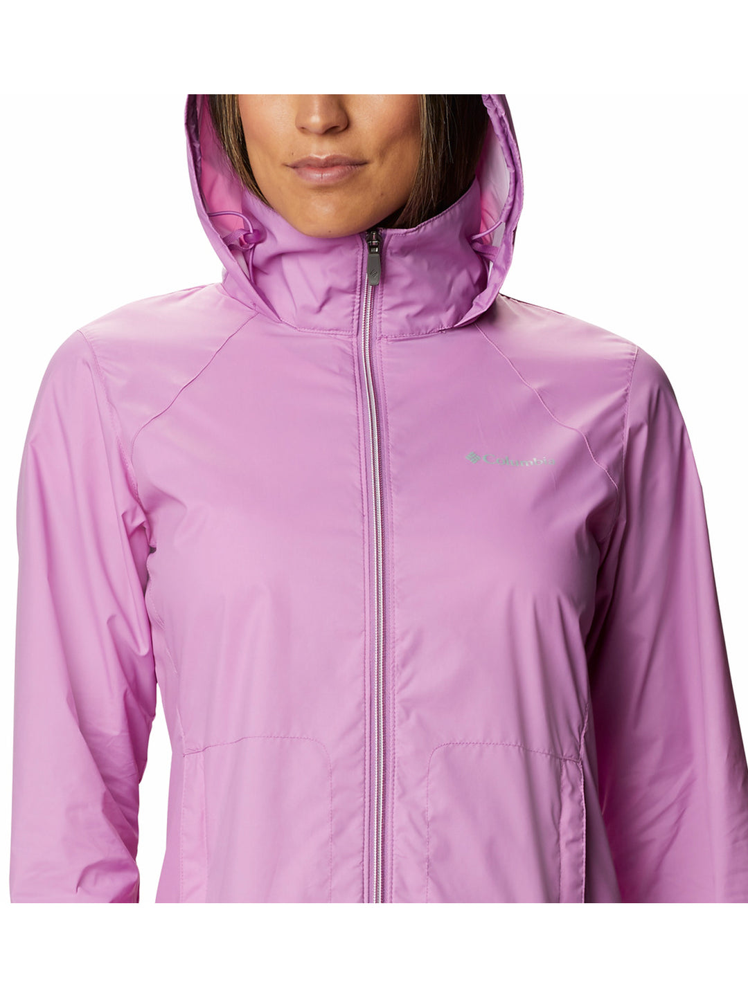 Chaqueta Columbia Switchback III en color rosa blossom para mujer con cierre completo y cuello alto.