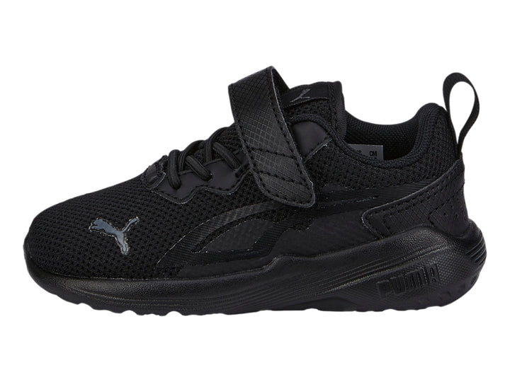 Tenis deportivos PUMA color negro para Niño con cierre de velcro y cordones.