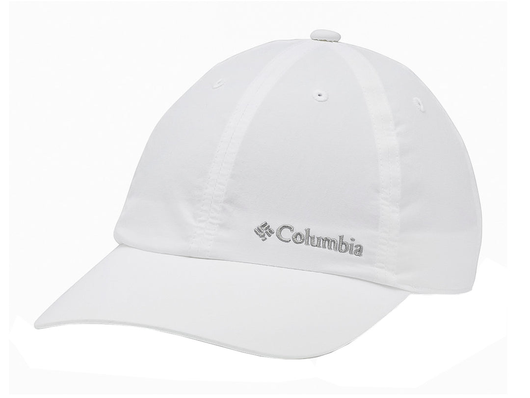 Gorra Columbia Tech Shade II de color blanco con logotipo bordado en el frente y visera curva.