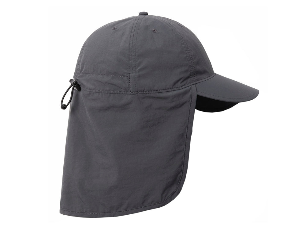 Gorra Columbia color gris con visera y protector de nuca integrado para protección solar.