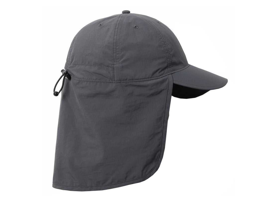 Gorra Columbia color gris con visera y protector de nuca integrado para protección solar.