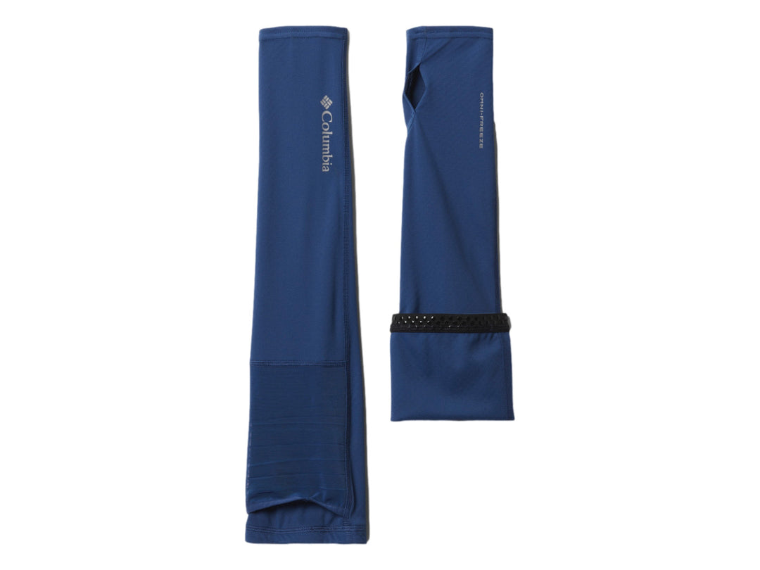 Par de mangas protectoras Columbia Carbon Freezer Zero II en color azul con detalle negro en la muñeca.