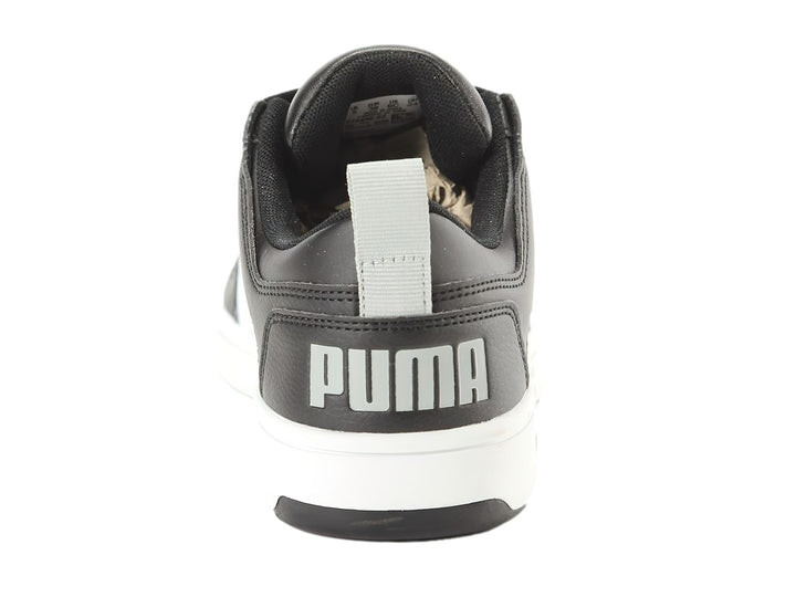 Tenis PUMA Rebound Layup Lo SL JR color negro con suela y franja lateral en blanco.