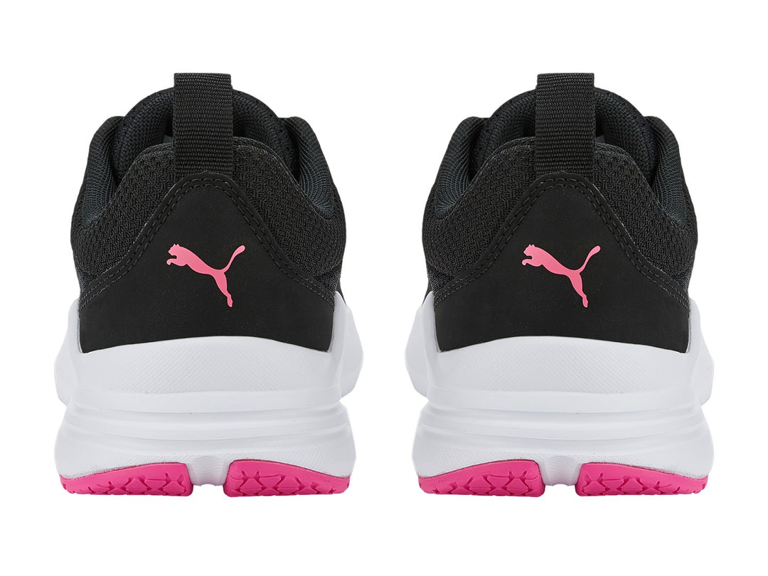 Tenis PUMA Wired Run JR en color negro con suela blanca y detalles en rosa.
