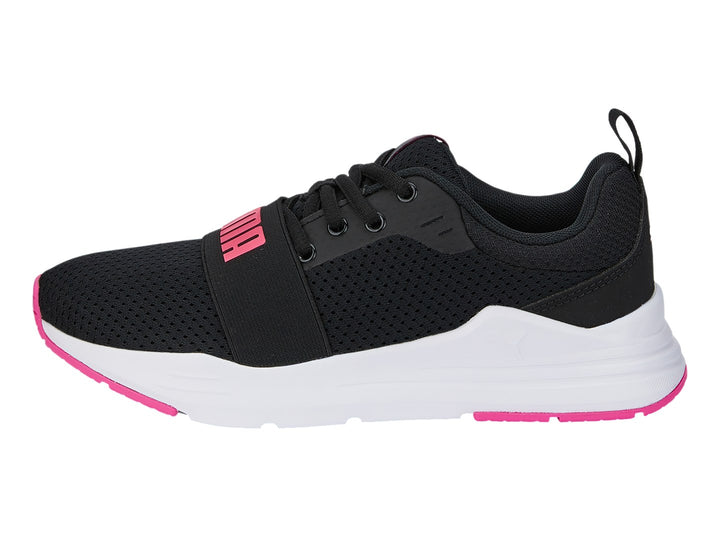 Tenis PUMA Wired Run JR en color negro con suela blanca y detalles en rosa.