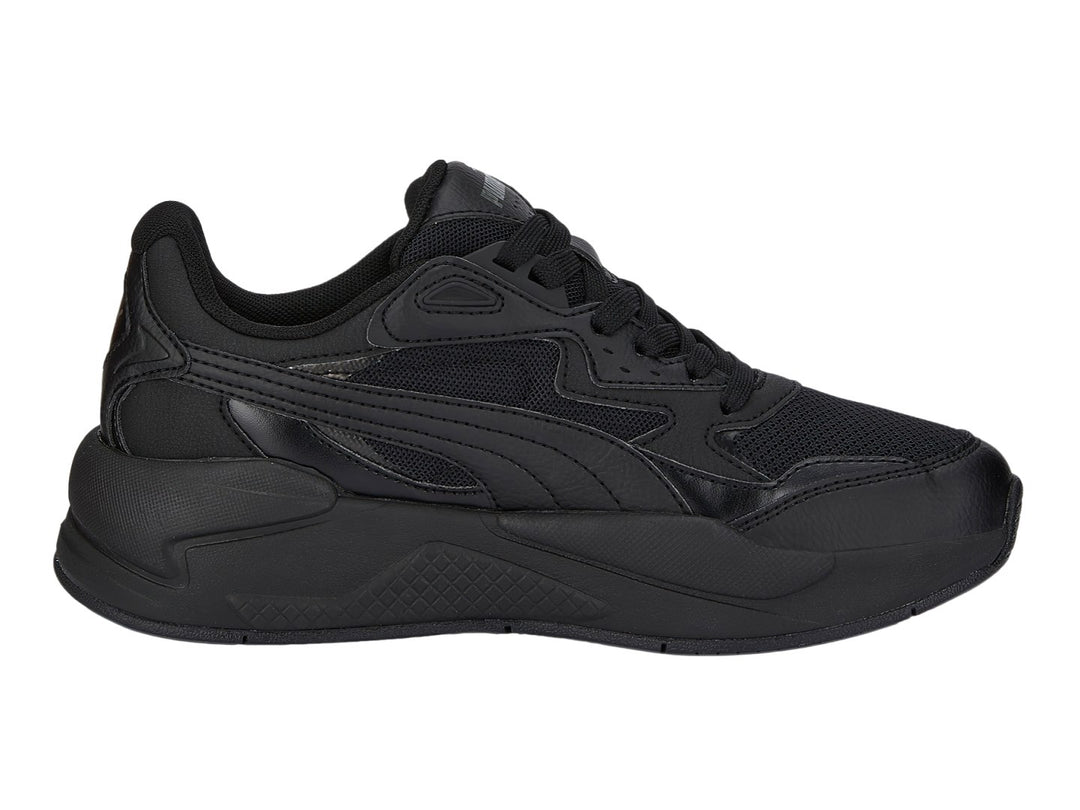 Tenis deportivos PUMA X-RAY SPEED JR en color negro con detalles de malla y materiales sintéticos.