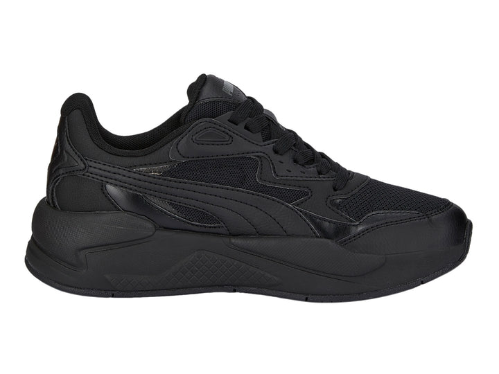 Tenis deportivos PUMA X-RAY SPEED JR en color negro con detalles de malla y materiales sintéticos.
