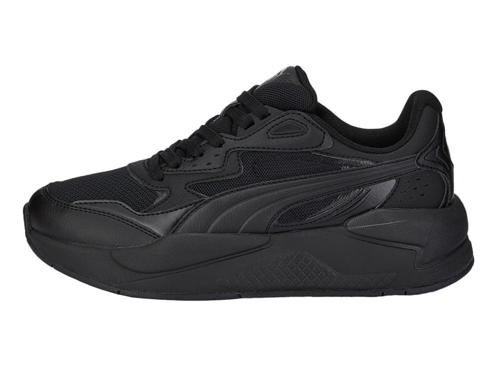 Tenis deportivos PUMA X-RAY SPEED JR en color negro con detalles de malla y materiales sintéticos.