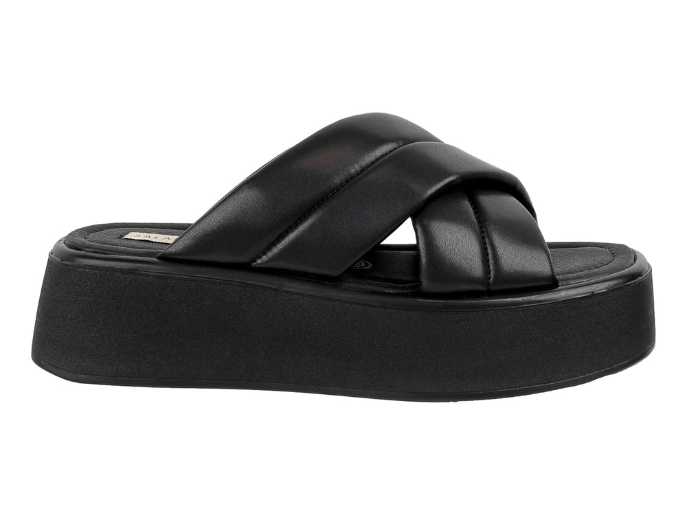 Sandalia de plataforma color negro con tiras cruzadas y suela gruesa.