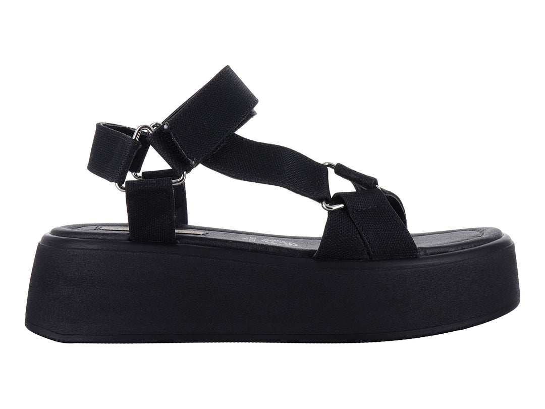 Sandalias de plataforma color negro con correas ajustables para mujer.