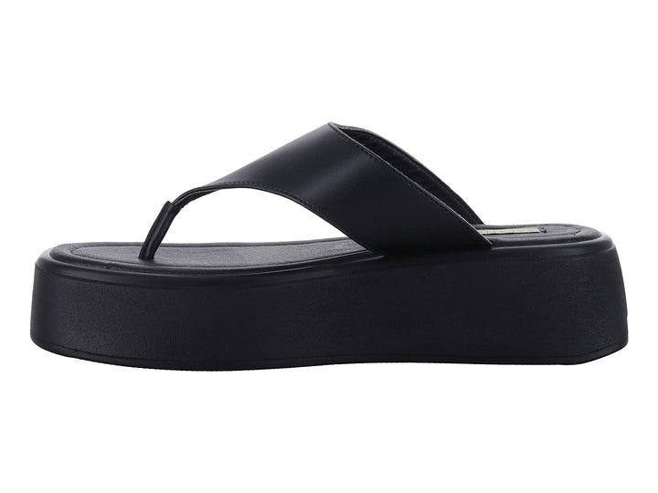 Sandalia de plataforma color negro con diseño de tira en forma de V.