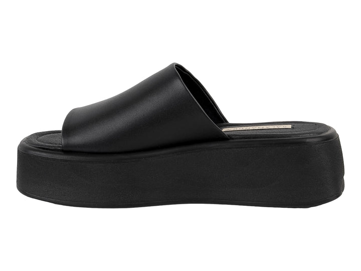 Sandalia negra de plataforma estilo slide para mujer marca Salamandra.