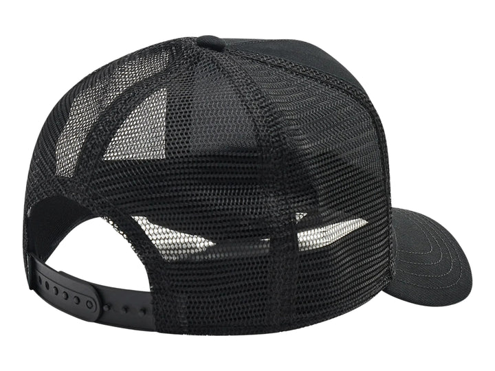 Gorra negra Goorin Bros con parche bordado de un lobo y el texto LONE WOLF.