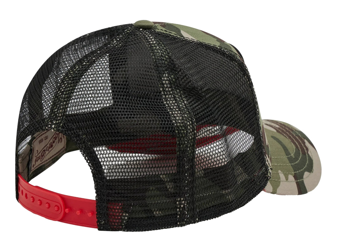 Gorra Goorin Bros con estampado de camuflaje verde y un parche frontal con la imagen de una pantera negra.