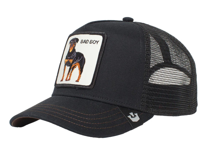 Gorra negra con parche frontal de un perro Rottweiler y el texto BAD BOY.