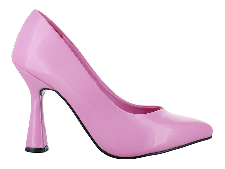 Zapato de tacón alto color rosa brillante con suela negra.