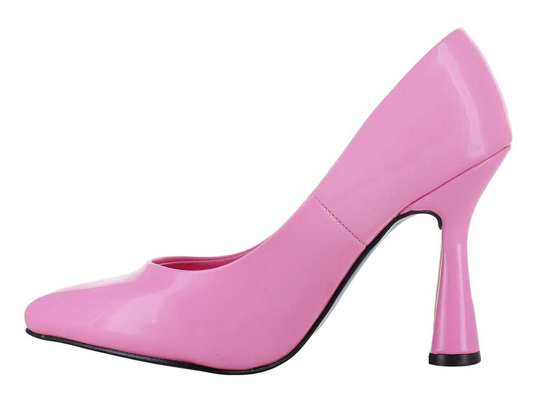 Zapato de tacón alto color rosa brillante con suela negra.