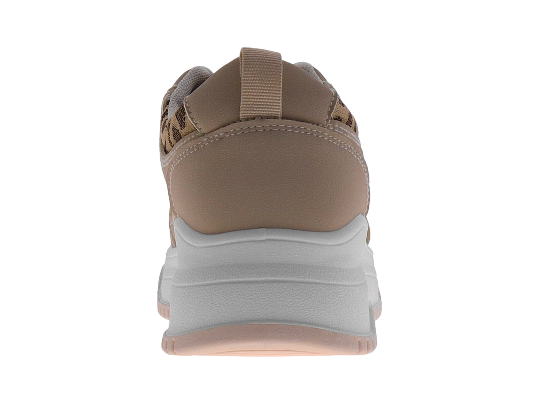 Tenis ATOK para niña en color nude y marrón con suela de plataforma blanca y detalles estampados.