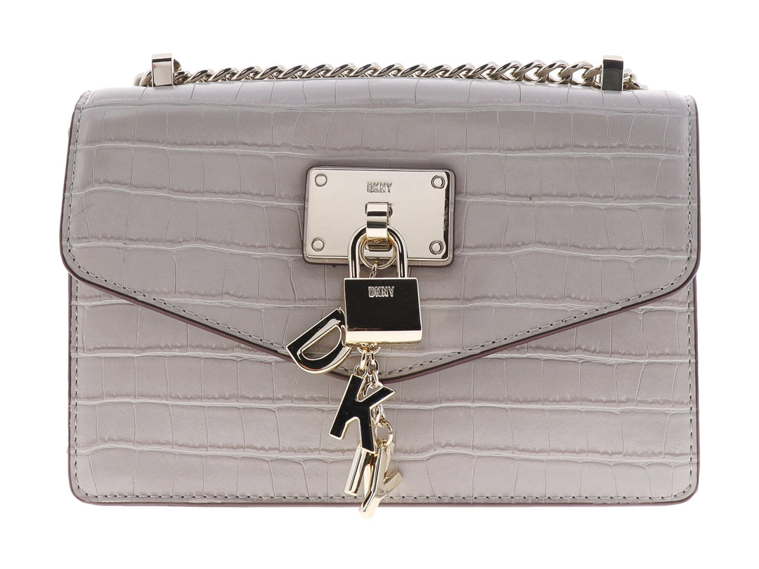 Bolso DKNY color gris gravel con textura de cocodrilo, cadena dorada y detalle de candado frontal.