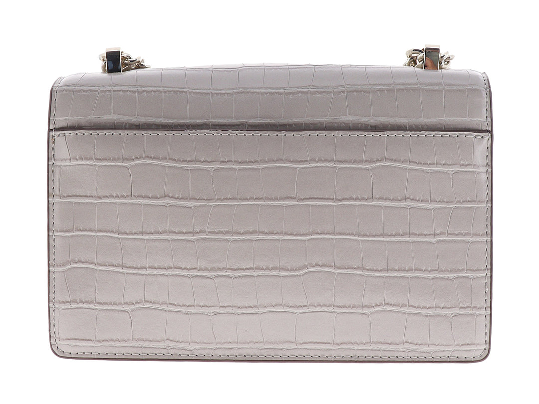 Bolso DKNY color gris gravel con textura de cocodrilo, cadena dorada y detalle de candado frontal.