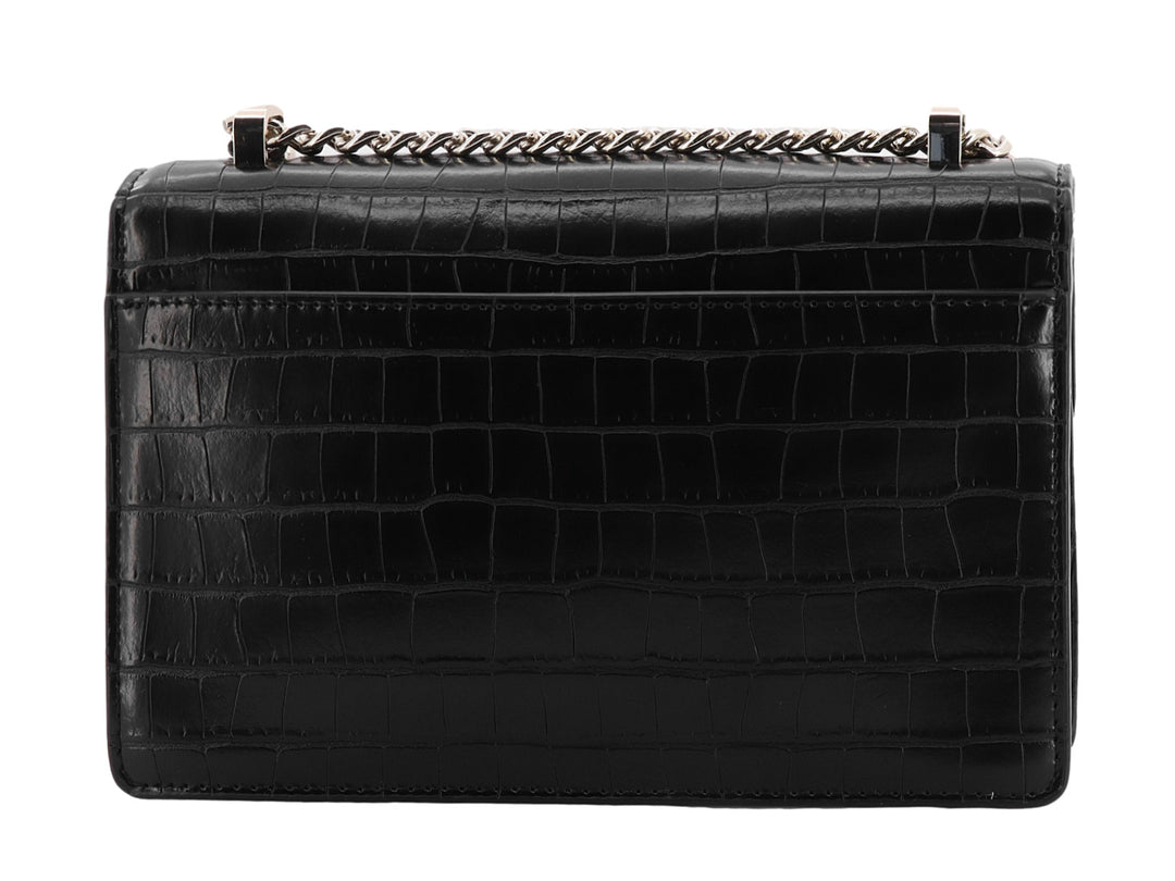 Bolso negro DKNY con textura de cocodrilo, cadena dorada y detalle de candado decorativo frontal.