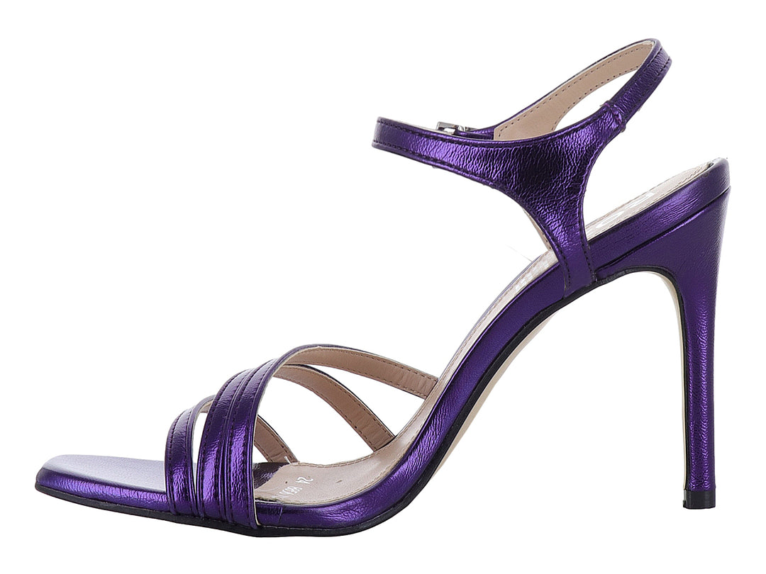 Sandalia de tacón alto color morado metálico con tiras cruzadas y correa al tobillo para Mujer.