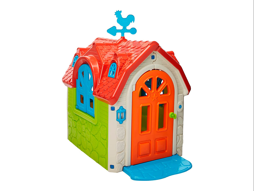 Casita de juegos infantil multicolor con techo rojo, paredes verdes y blancas, y puerta naranja.