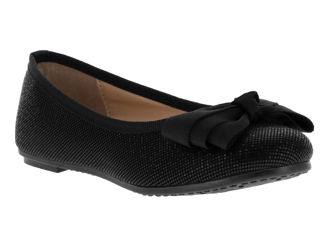 Zapato plano tipo balerina color negro con moño frontal y textura cuadriculada.