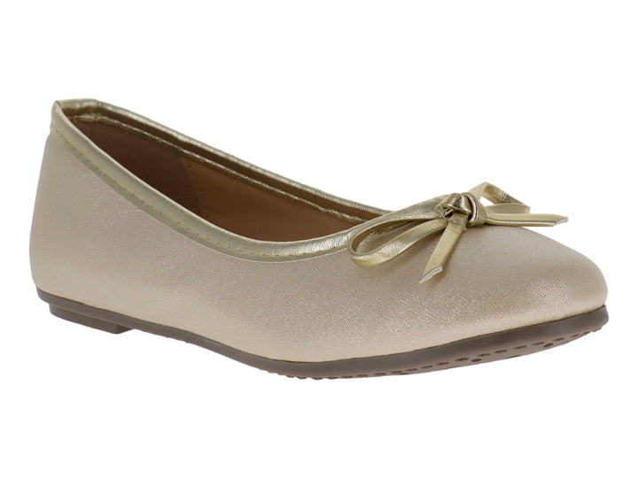 Zapato plano color dorado para niña con un moño decorativo en la parte frontal.